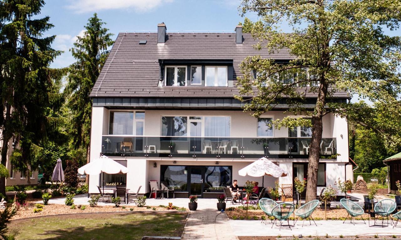 Q-Panzio Bed & Breakfast Tata Exterior photo