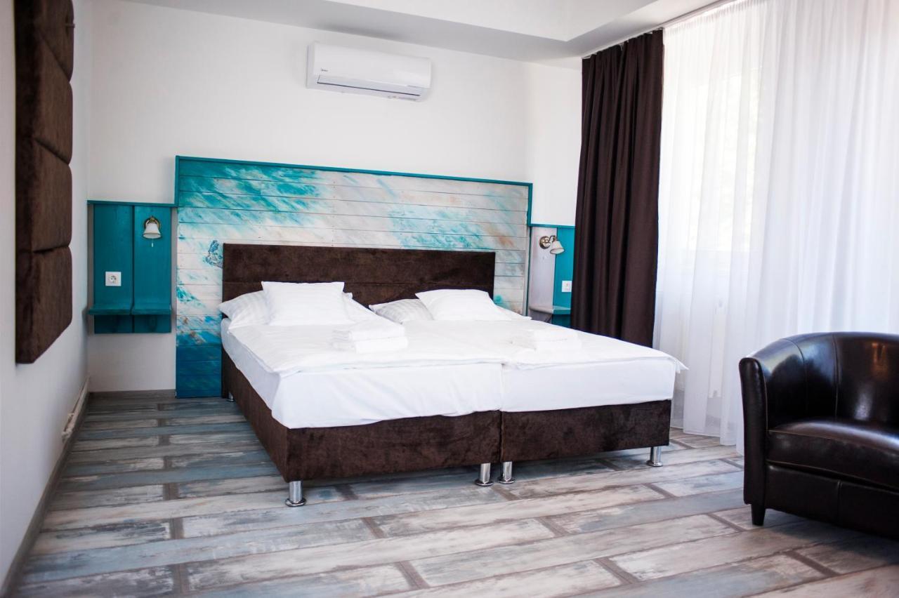 Q-Panzio Bed & Breakfast Tata Exterior photo