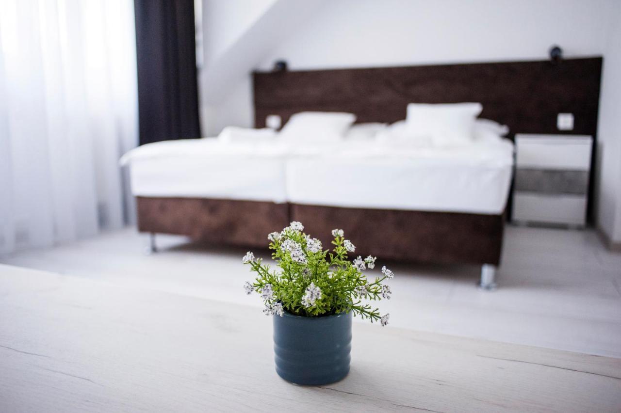 Q-Panzio Bed & Breakfast Tata Exterior photo