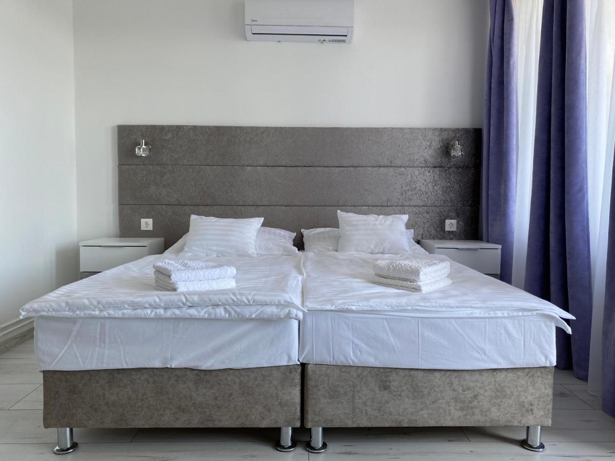 Q-Panzio Bed & Breakfast Tata Exterior photo