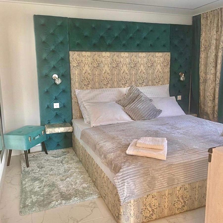 Q-Panzio Bed & Breakfast Tata Exterior photo